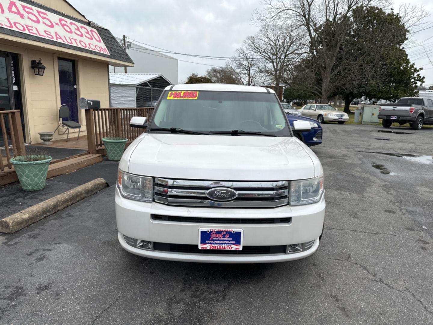 2011 WHITE Ford Flex SEL FWD (2FMGK5CC4BB) with an 3.5L V6 DOHC 24V engine, 6-Speed Automatic Overdrive transmission, located at 5700 Curlew Drive, Norfolk, VA, 23502, (757) 455-6330, 36.841885, -76.209412 - Photo#4